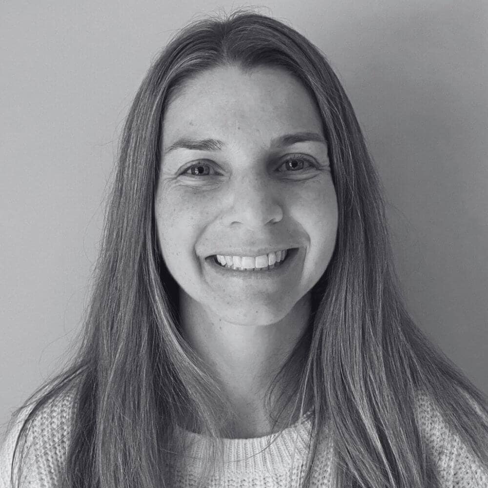 Black and white headshot of Leora Sas van der Linden.